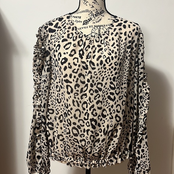 NWT Ann Taylor Ruffle Sleeve Cinched Hem Top - Picture 5 of 8